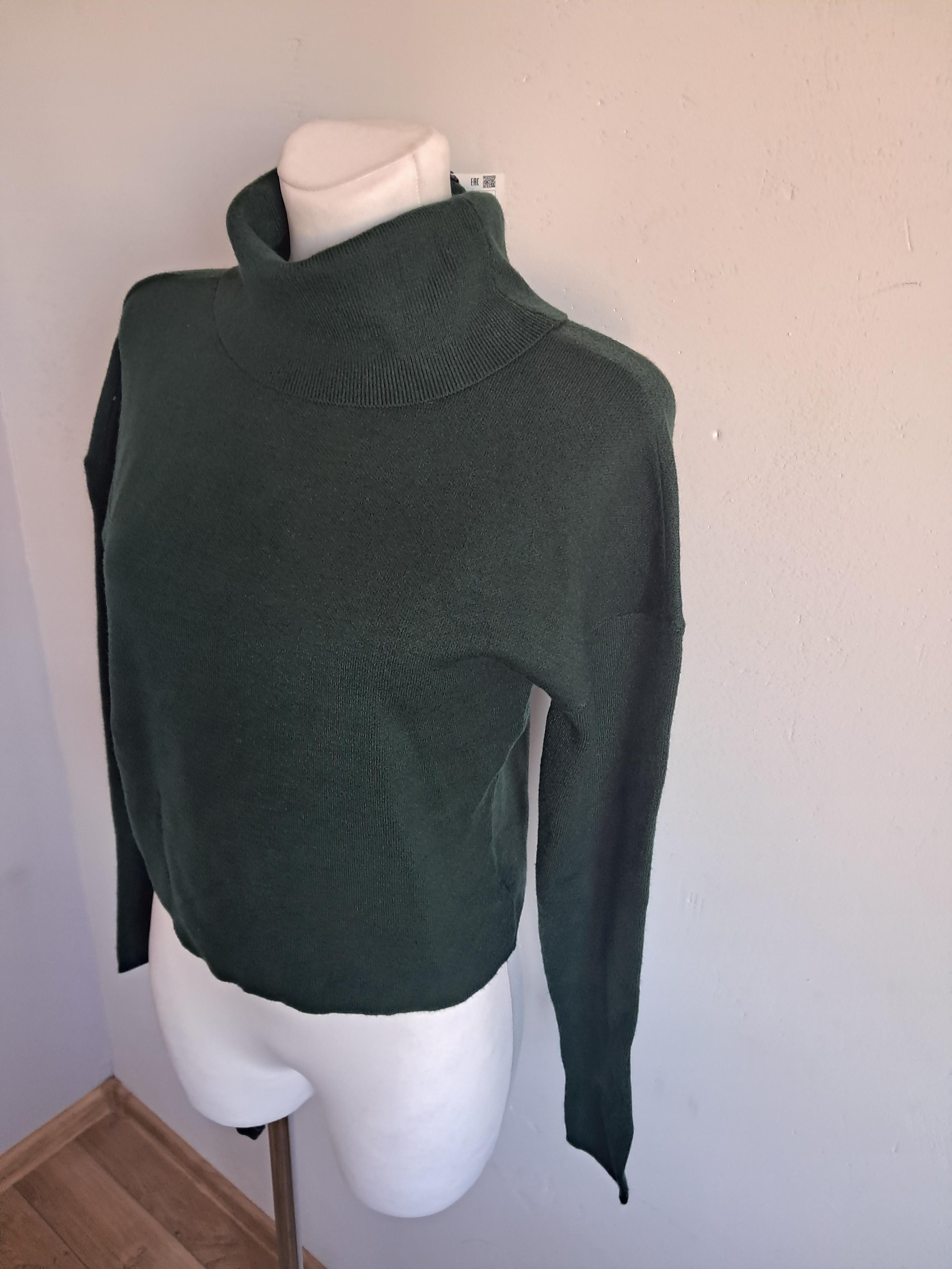 Ciemnozielony sweter z golfem Mohito XS