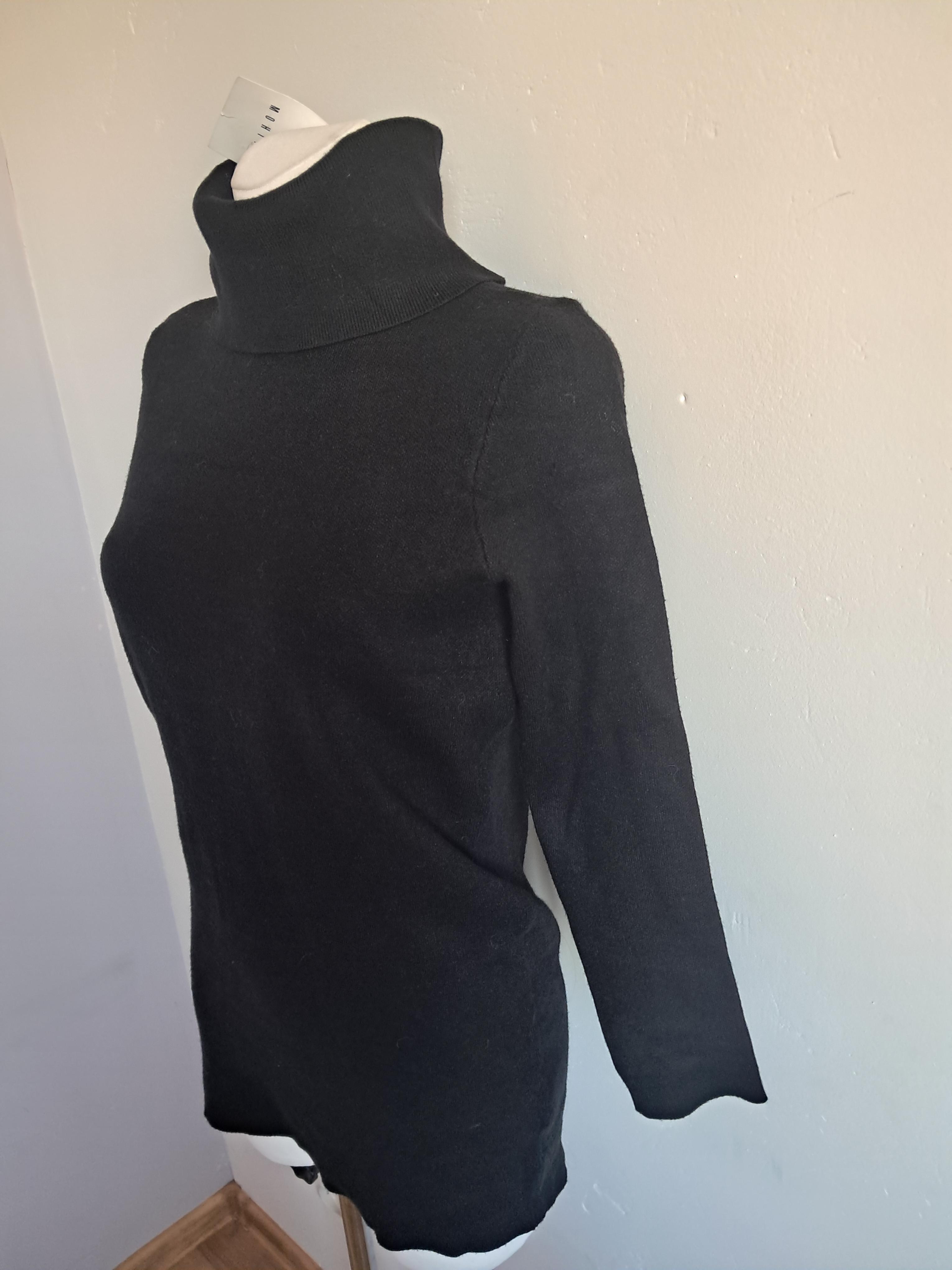 Czarny sweter z golfem Mohito XS
