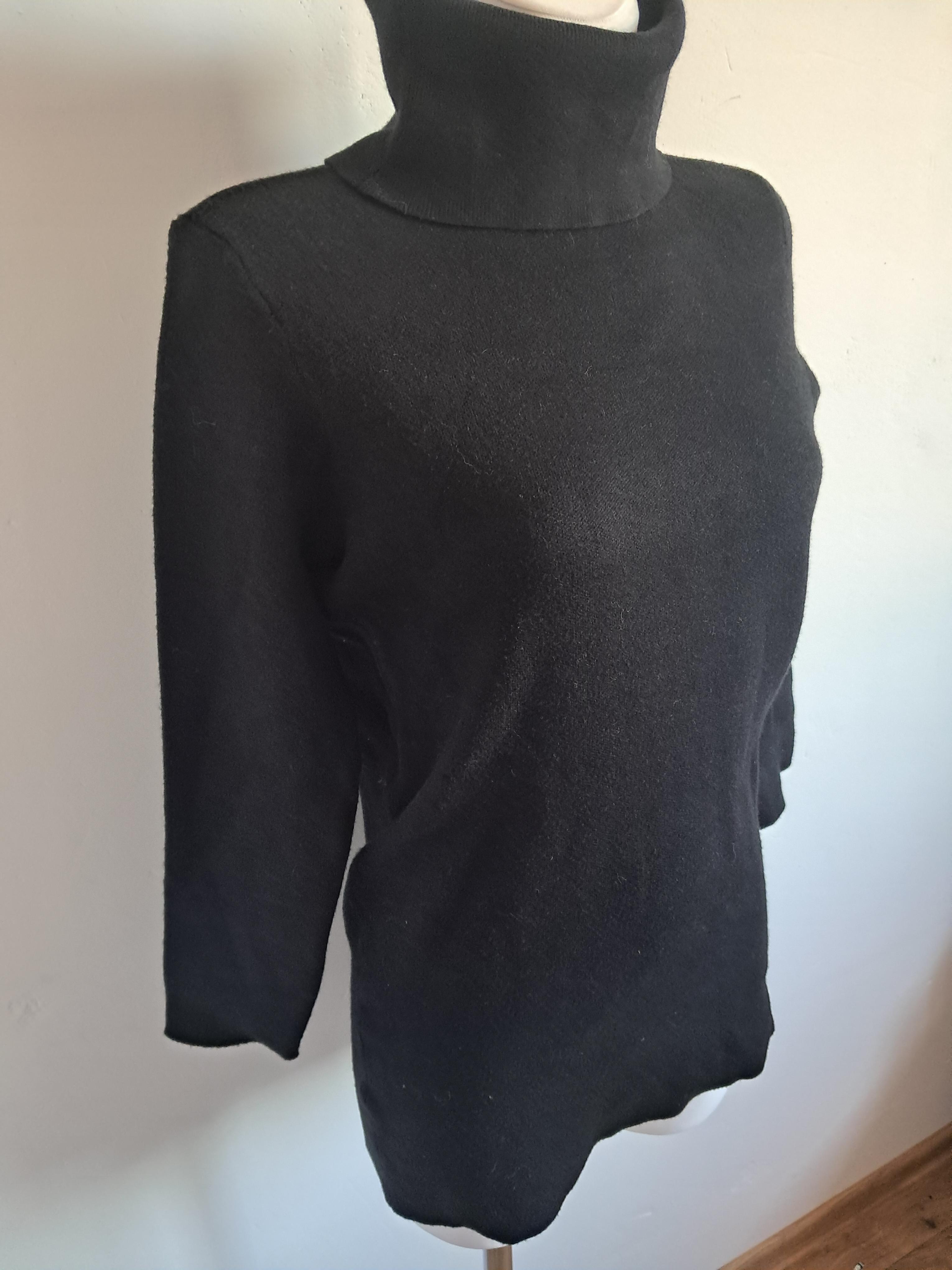 Czarny sweter z golfem Mohito XS