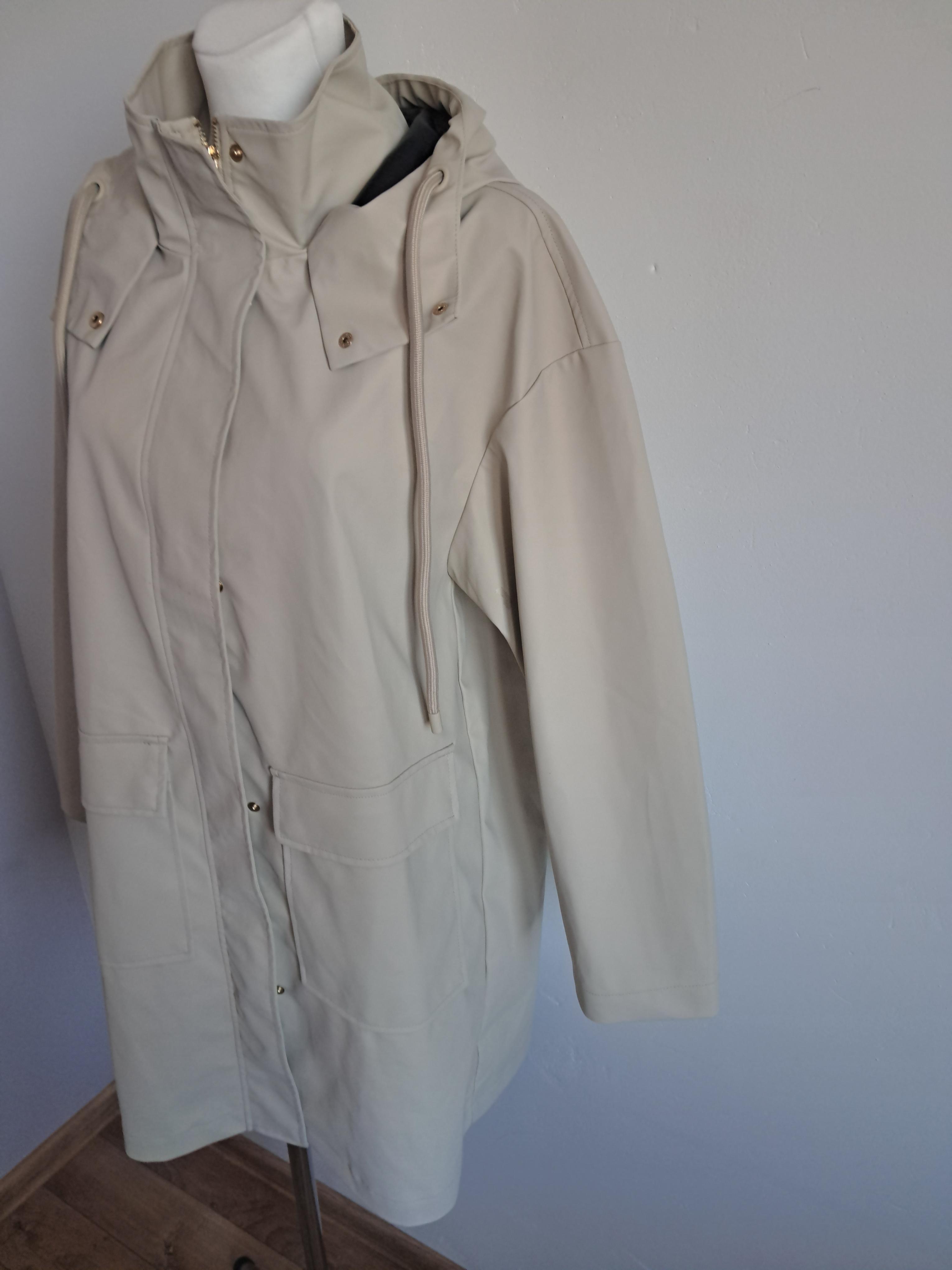 Kremowa wodoodporna parka Reserved XS
