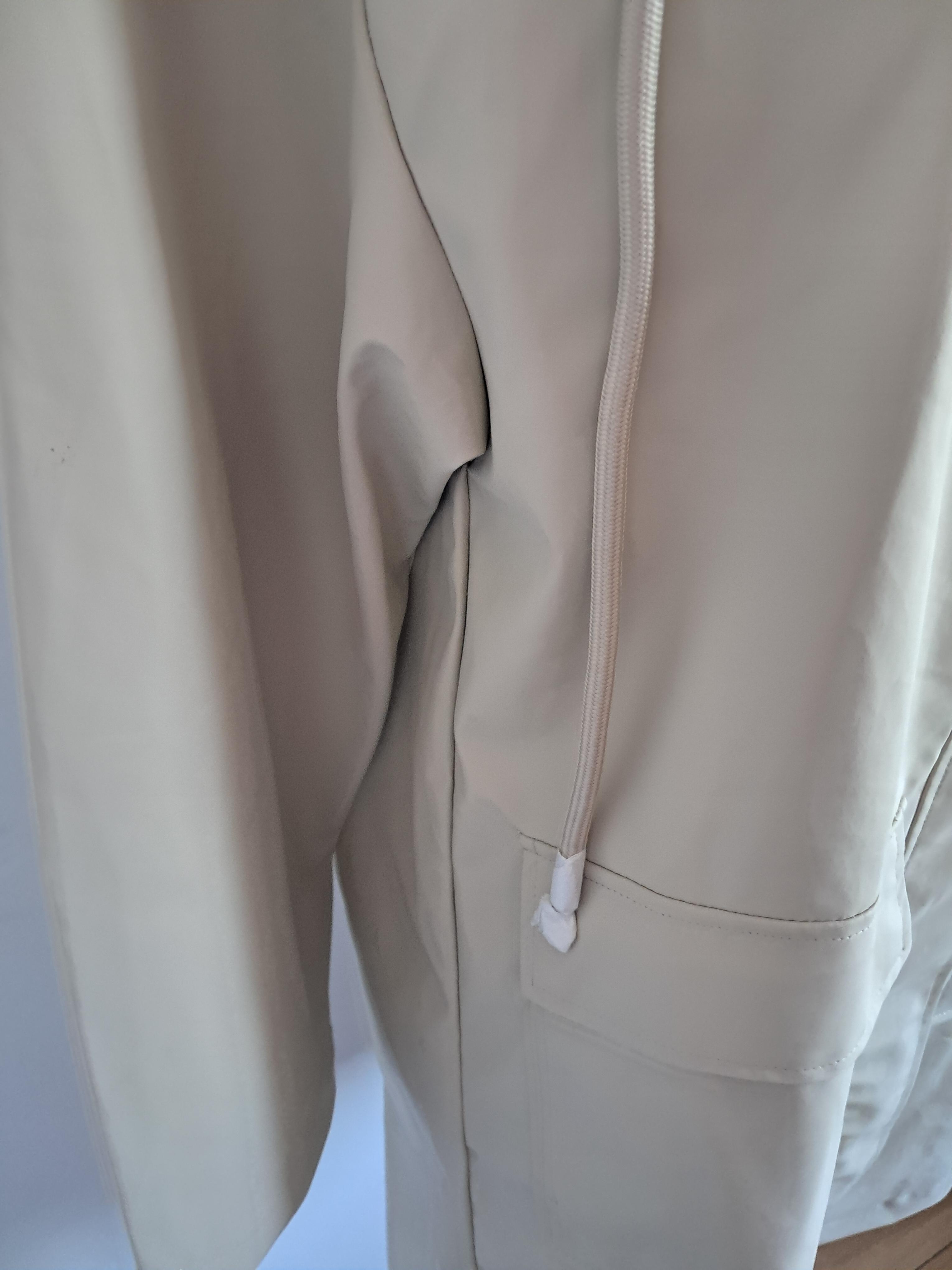 Kremowa wodoodporna parka Reserved XS