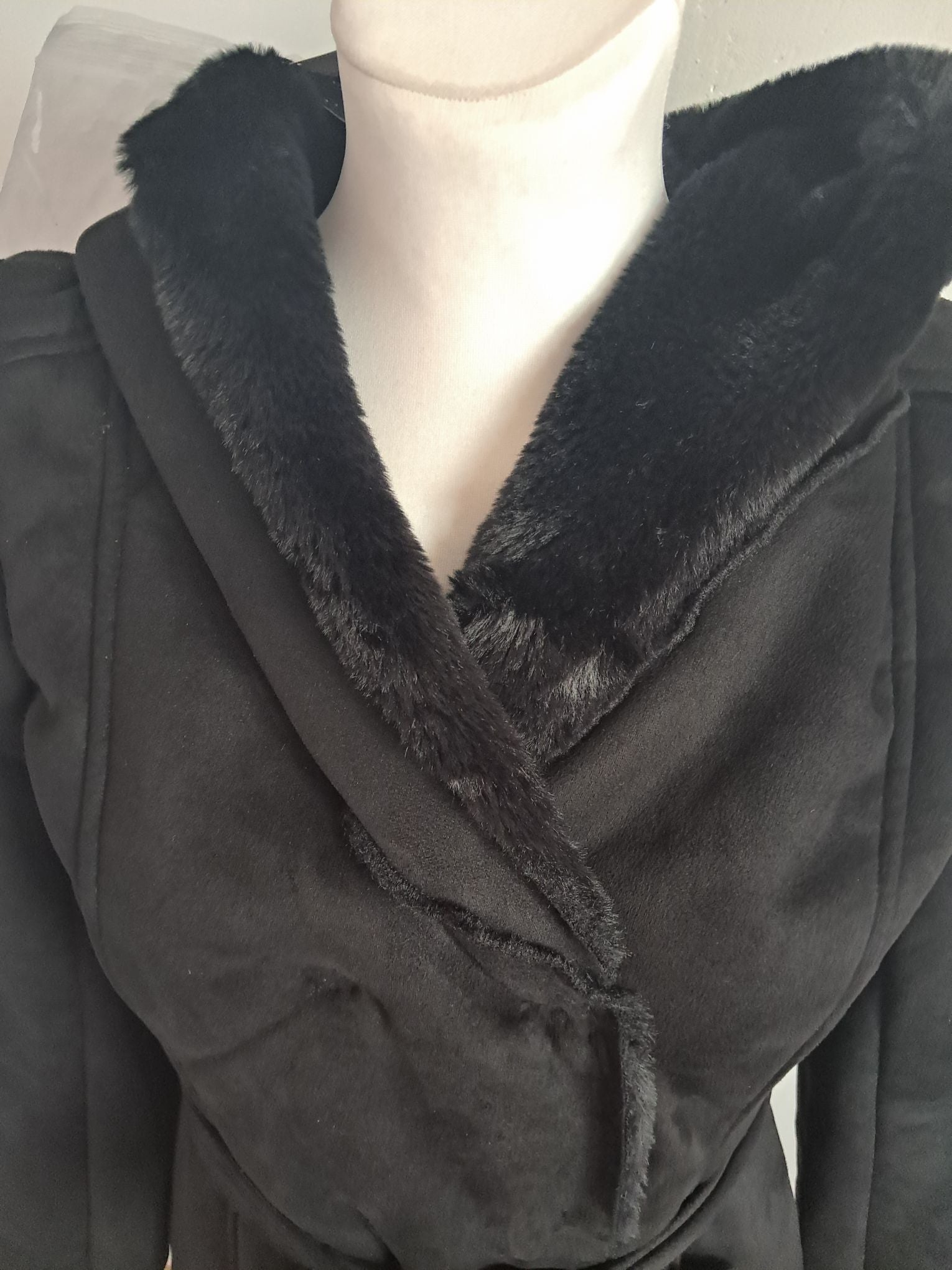 Elegancki Płaszcz Kożuch z Wiązaniem Mohito - Rozmiar XXS